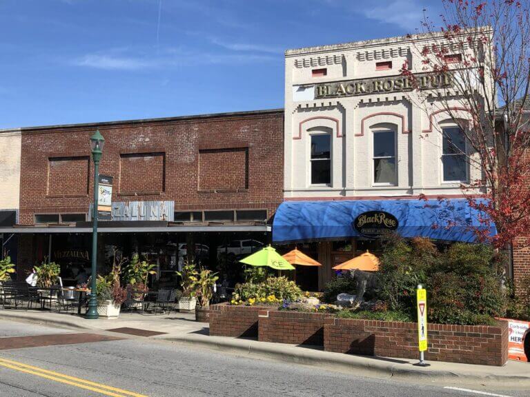 Hendersonville Rolls Out the Red Carpet for Groups